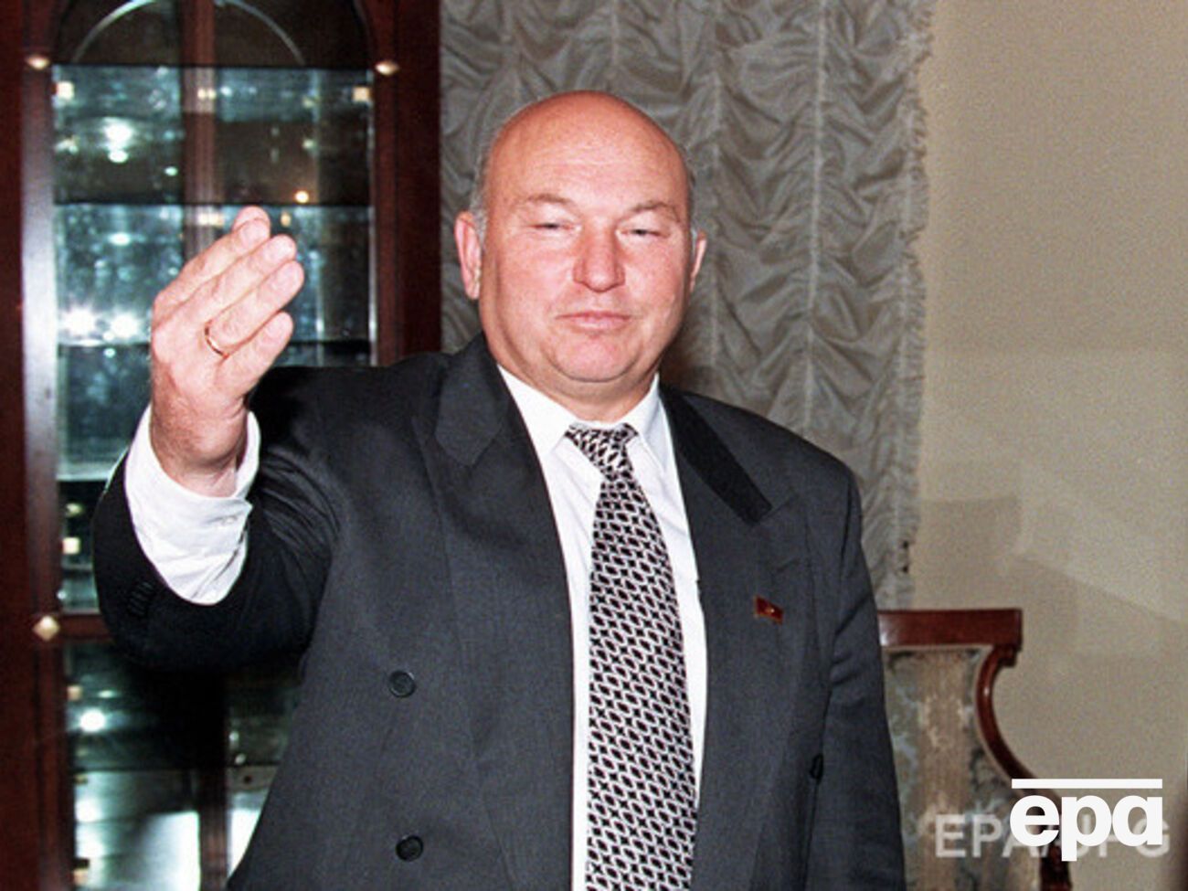 Бывший мэр практически выбрал наименование &ndash;&nbsp;собирается запатентовать сыр "Лужковский", или же назвать в честь жены &ndash;&nbsp;&nbsp;"Елена"