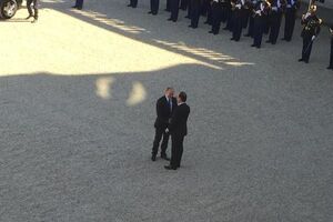 Путин отправился в Елисейский дворец, чтобы провести переговоры с Олландом, после чего встретится с Меркель
