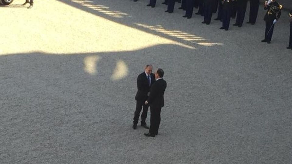 Путин отправился в Елисейский дворец, чтобы провести переговоры с Олландом, после чего встретится с Меркель