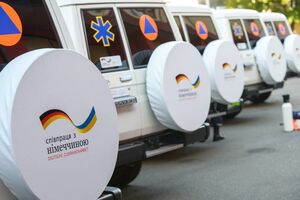 2 октября состоялась церемония передачи автомобилей скорой помощи для ГСЧС Украины