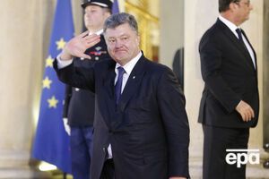 Порошенко сообщил, что Украина начинает отвод вооружений калибром менее 100 мм
