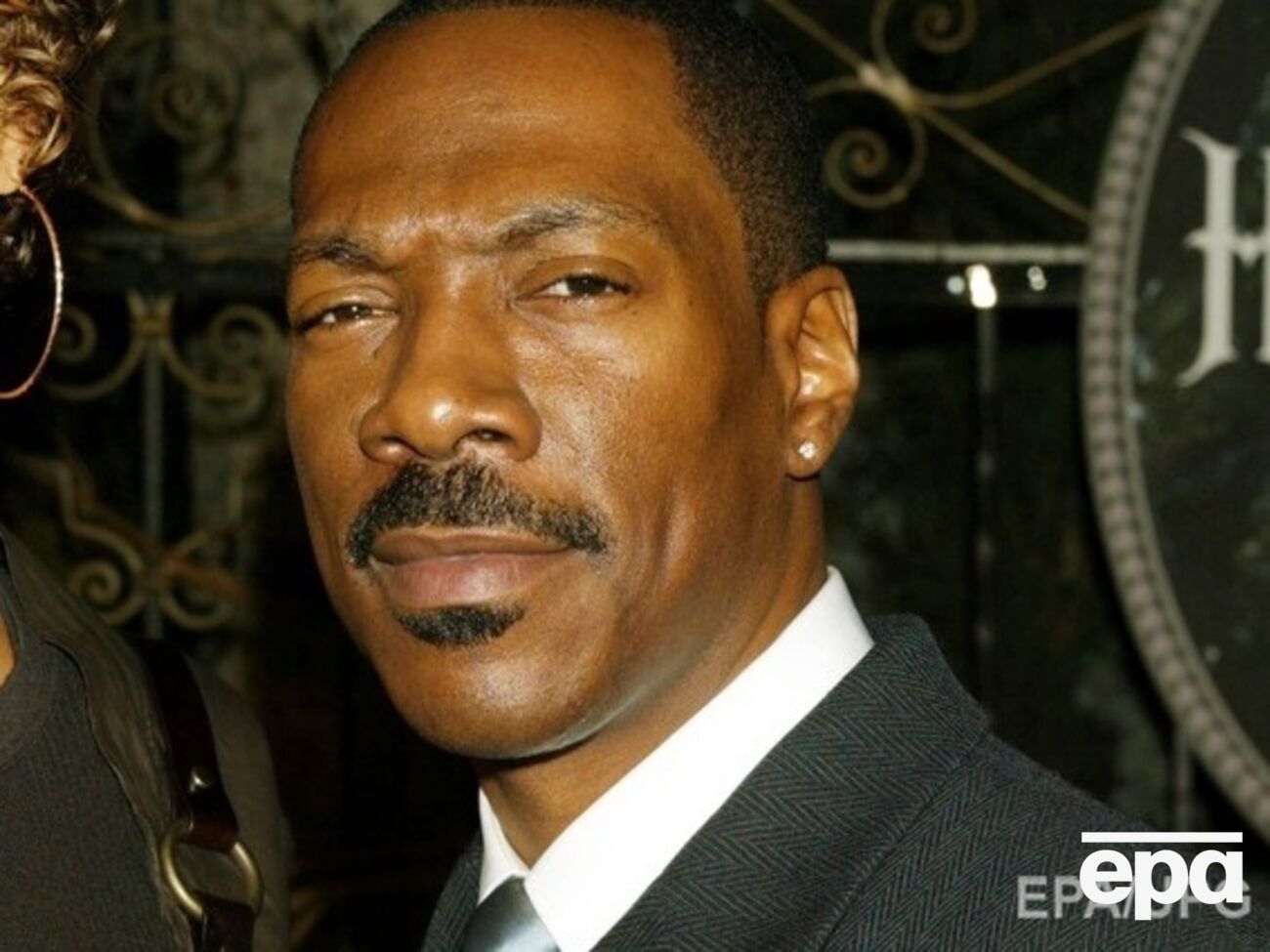 До Мерфи премию получали такие мировые знаменитости, как Вупи Голдберг, Стив Мартин, Тина Фей