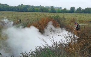 Тлеющие торфяники под Киевом тушат уже неделю, но из-за отсутствия дождей их становится все больше