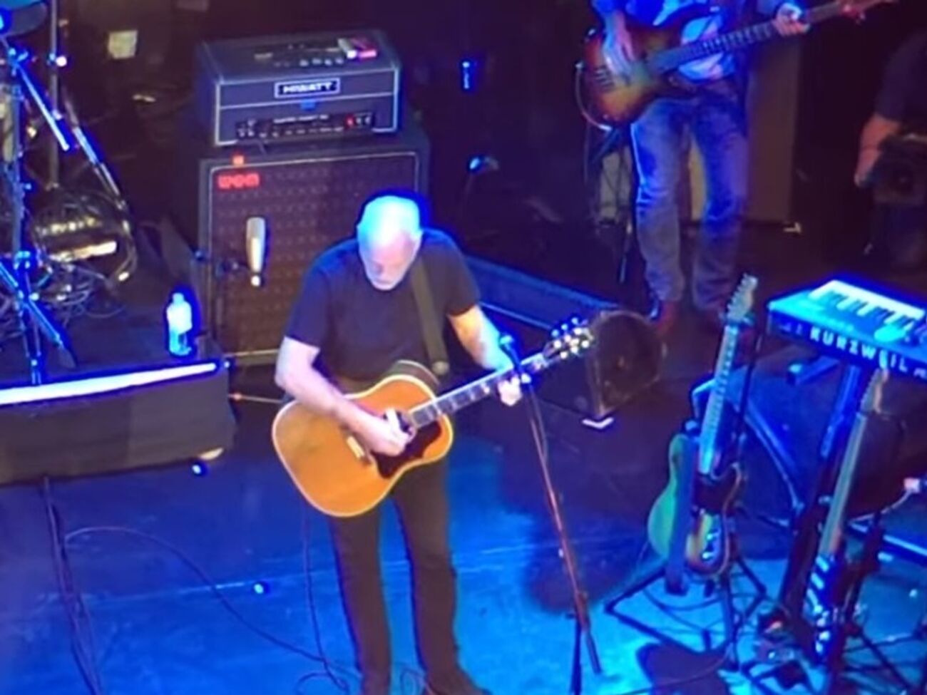 Лидер Pink Floyd посвятил песню Украине