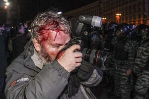 30 ноября 2013 года журналист Reuters Глеб Гаранич пострадал на Майдане во время столкновений протестующих с милицией
