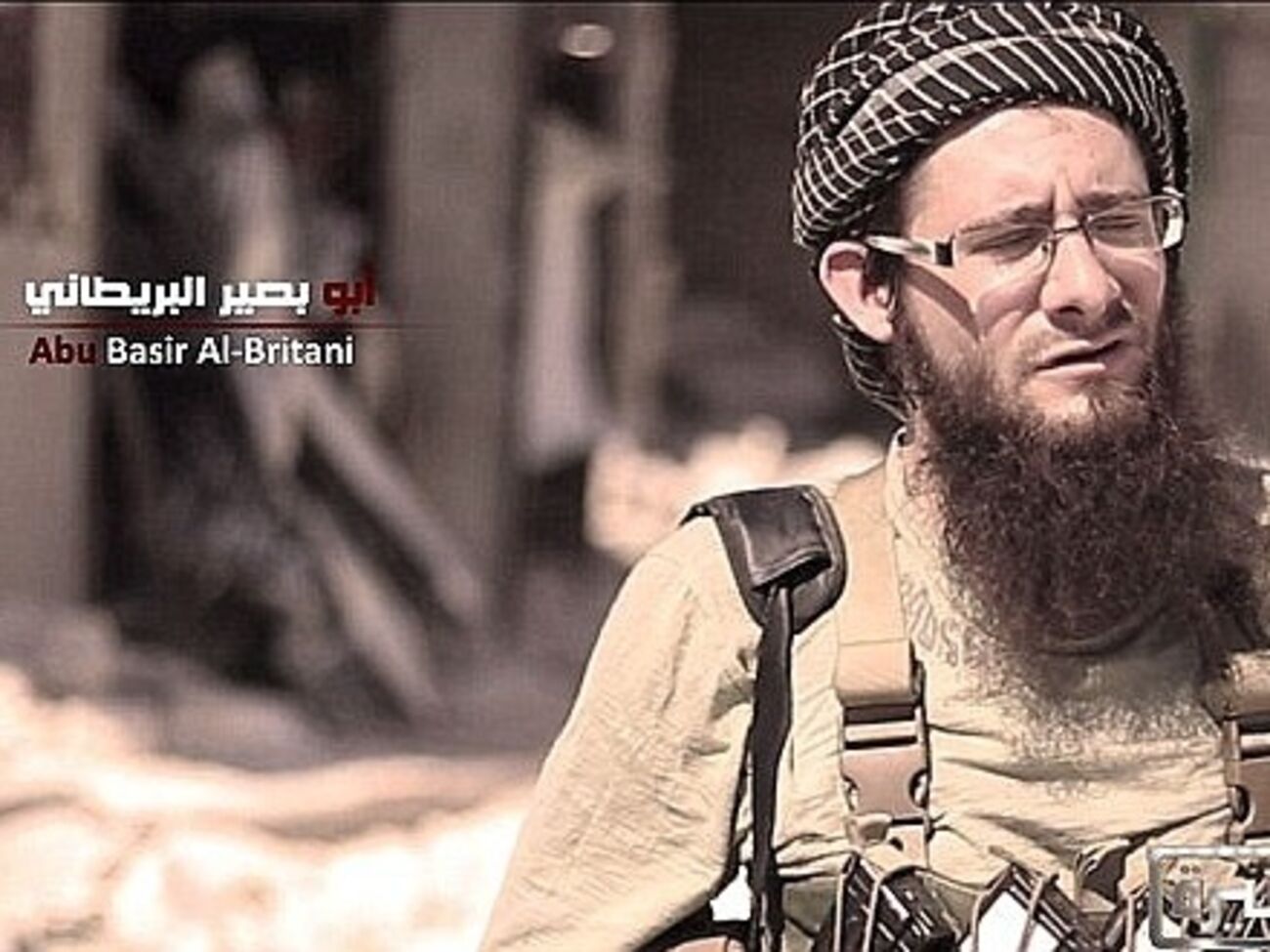 Лукас Кинни под псевдонимом Абу Басир аль-Британи снимается в пропагандистских видео и призывает присоединяться к джихаду