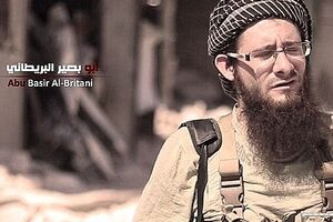 Лукас Кинни под псевдонимом Абу Басир аль-Британи снимается в пропагандистских видео и призывает присоединяться к джихаду
