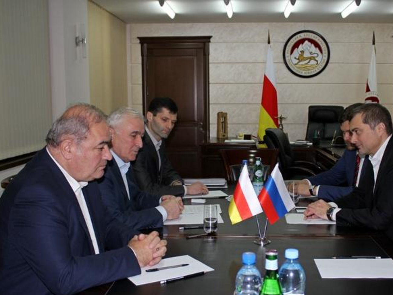 Помощник президента России Владислав Сурков приехал в столицу Южной Осетии город Цхинвал