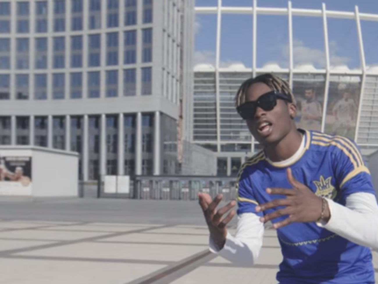 Фрагмент видеоклипа, снятый у НСК "Олимпийский" в Киеве