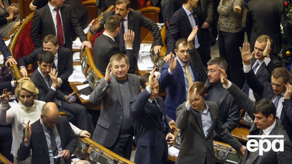 16 января 2014 года в ВР голосовали поднятием рук
