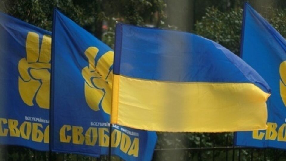 Кандидата в депутаты Ровенского облсовета облили неустановленным химическим веществом