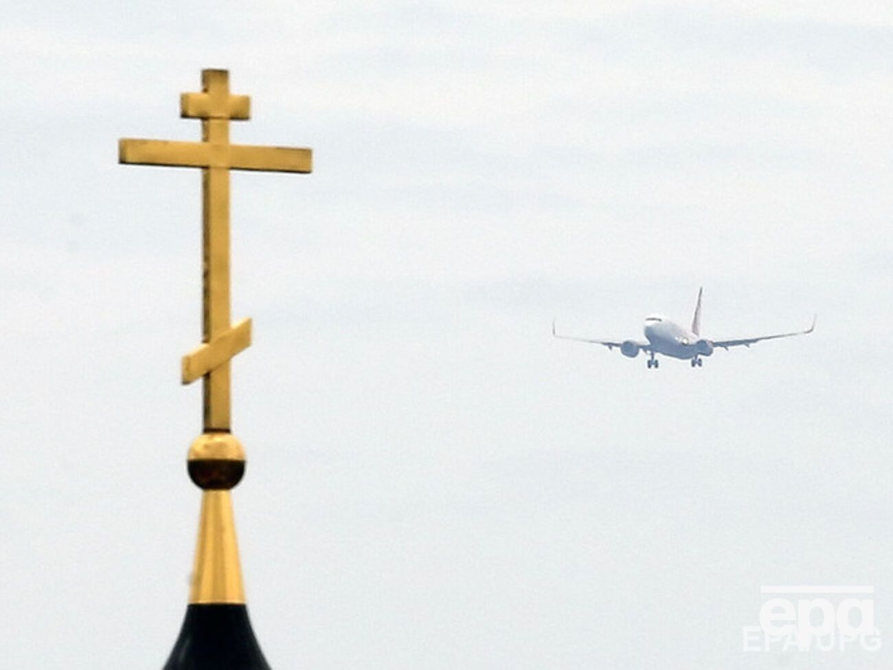 Крупнейшие компании отказываются от рейсов в Россию