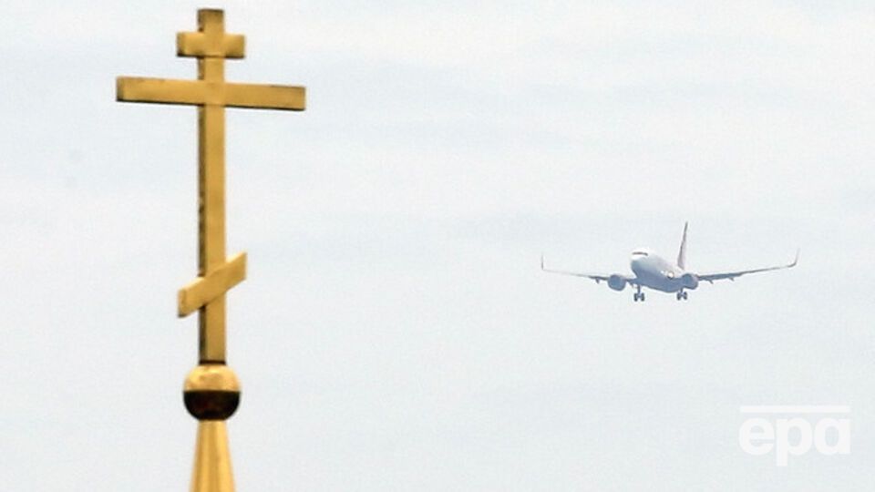 Крупнейшие компании отказываются от рейсов в Россию