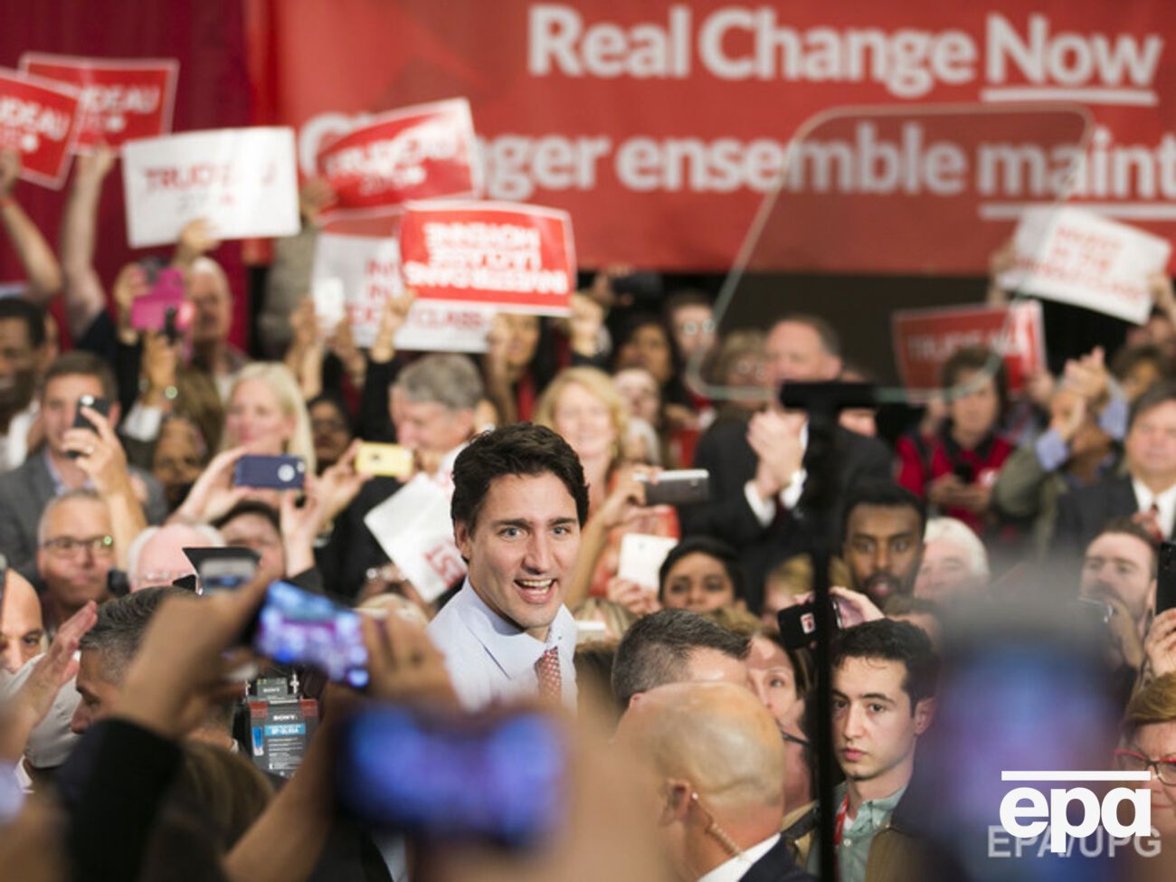 Новый премьер Канады Джастин Трюдо намерен инициировать отключение России от системы SWIFT