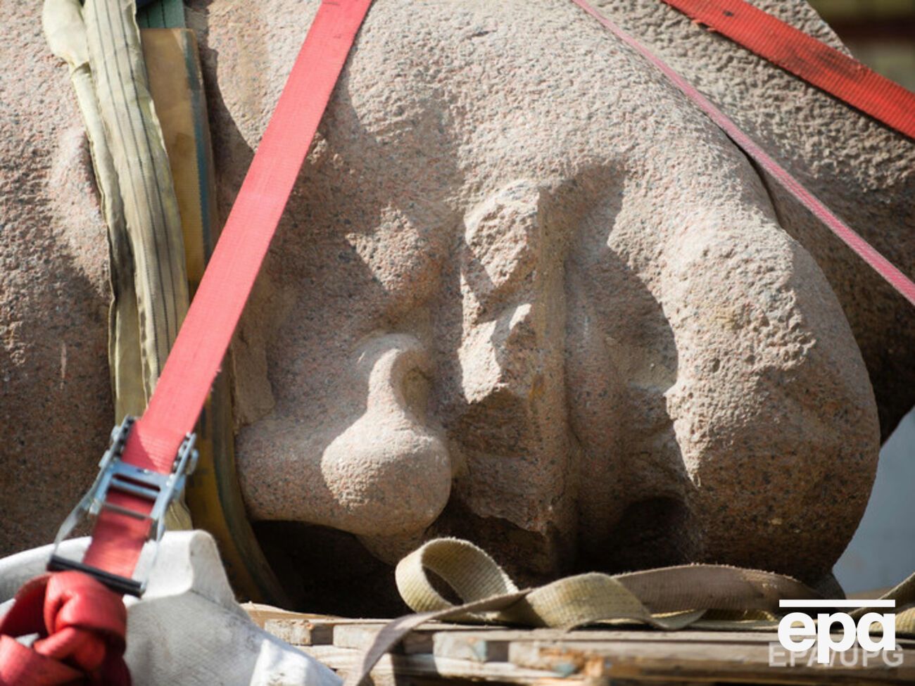 Украинский институт национальной памяти: Декоммунизация --- это открытие запрещенной коммунистическим режимом правды, а не "переписывание истории"