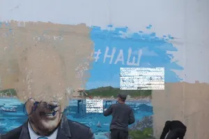 Испорченные граффити закрасили