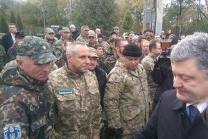 Порошенко заявил об отводе боевиками танков из Новоазовска