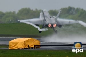 Истребитель F-18 разбился вскоре после взлета
