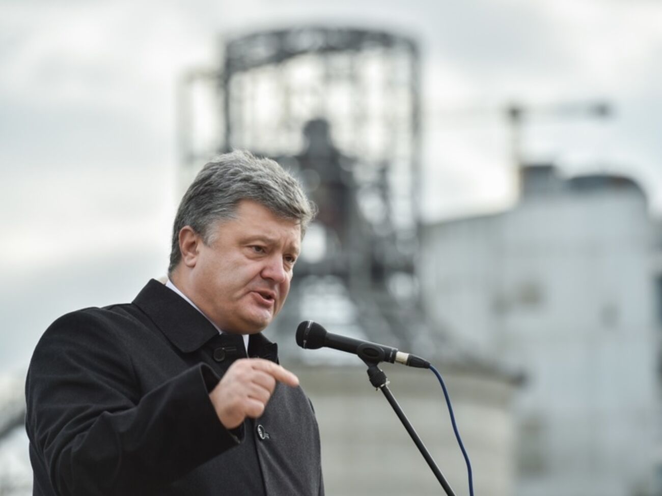 Порошенко призвал имплементировать налоговую реформу после выборов 25 октября