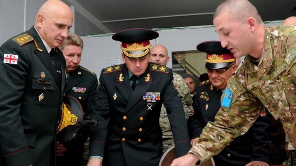 Муженко поблагодарил грузинского коллегу за возможность направления украинских военнослужащих на реабилитацию в Грузию