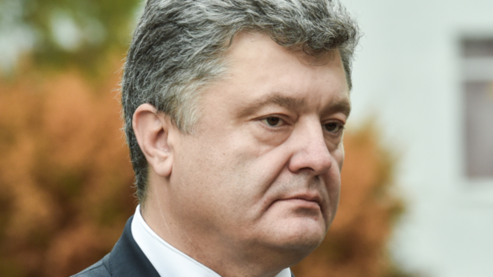 Порошенко: Нам наконец удалось прекратить огонь