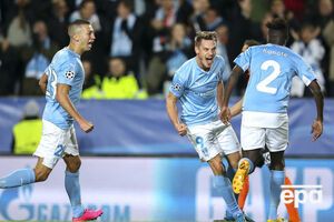 Футболисты "Мальме" празднуют победный гол