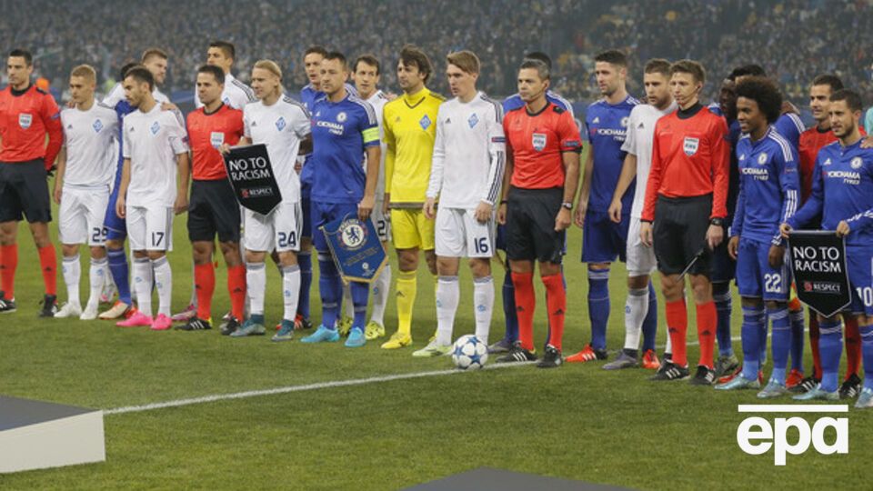 Перед матчем "Динамо" – "Челси" футболисты и судьи приняли участие в акции "Нет расизму"