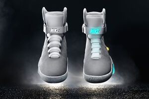 Nike разработала кроссовки с автоматической шнуровкой