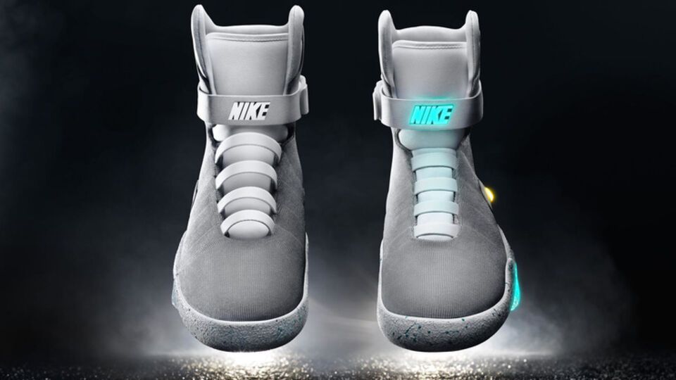 Nike разработала кроссовки с автоматической шнуровкой