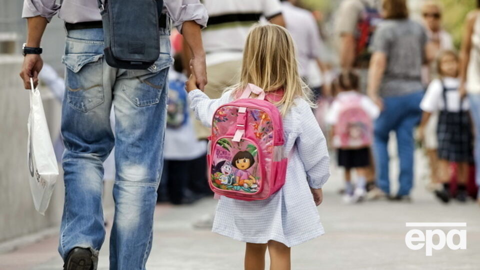 Девочка, высказывающая папе нравоучения, покорила пользователей YouTube своей непосредственностью