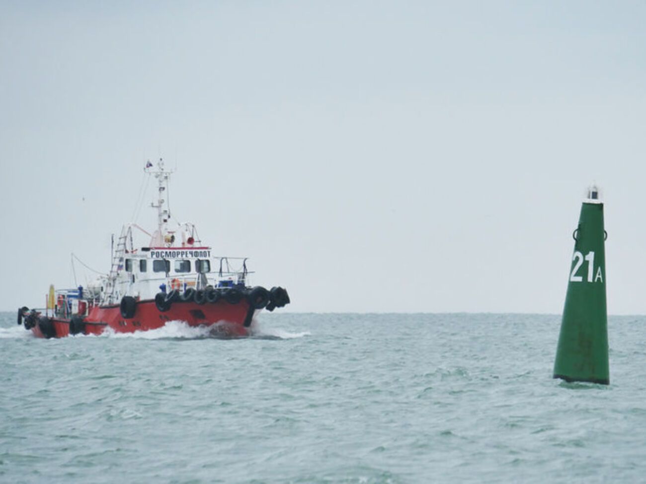 В Керченском проливе установили буев на время строительства моста