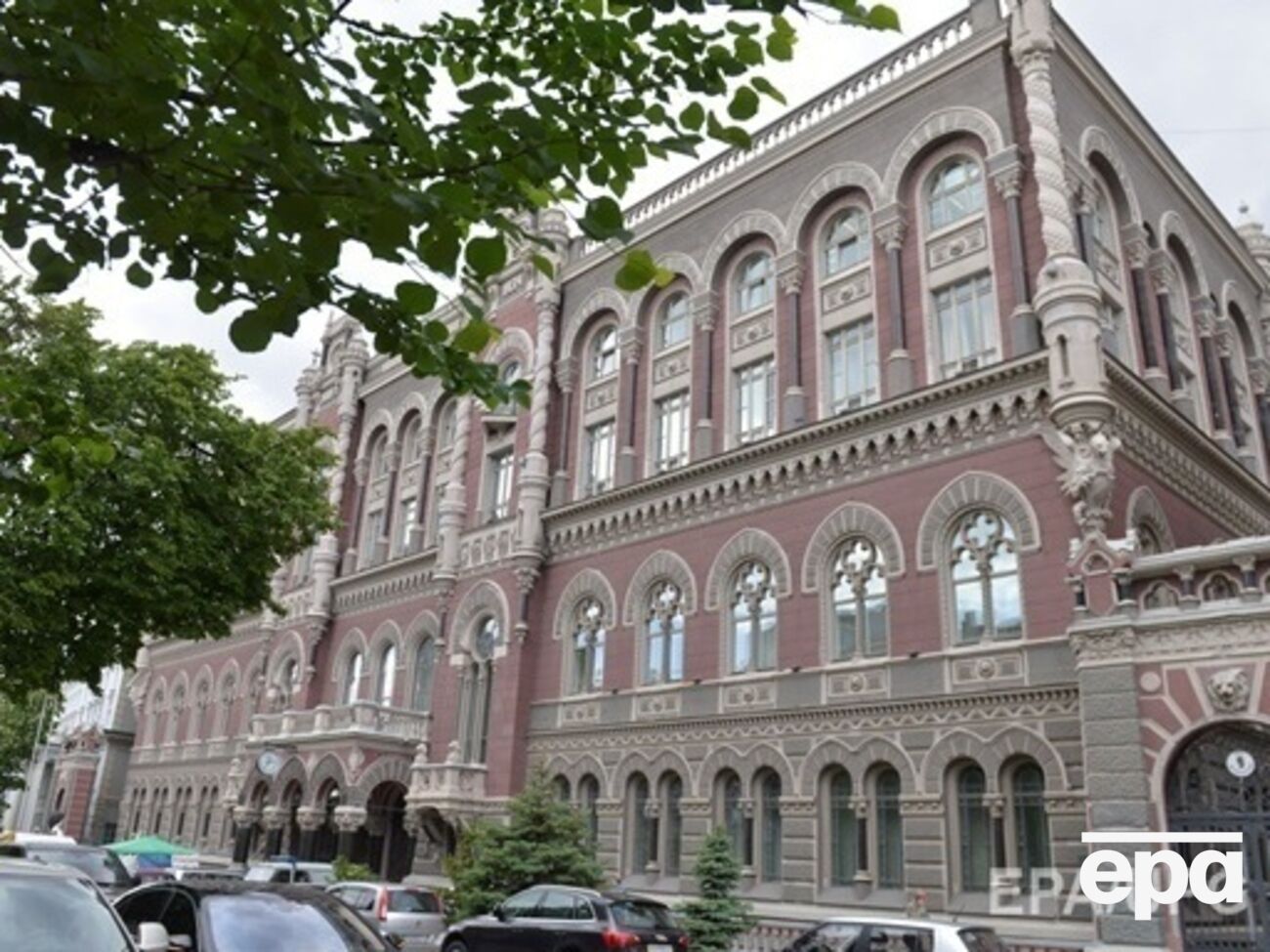 НБУ снял ограничение в 300 тыс. грн при снятии физлицами средств со счетов