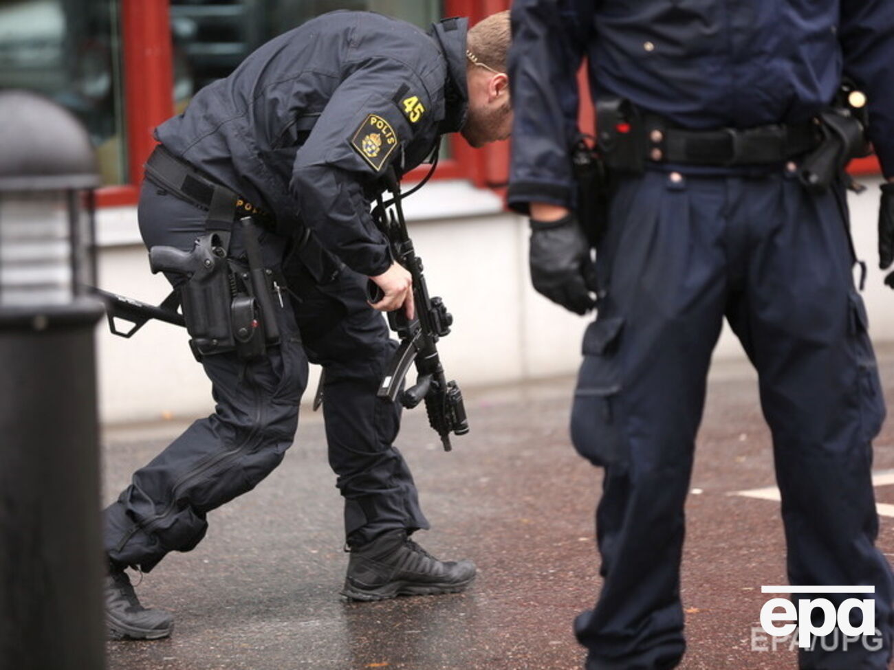 При задержании офицер полиции смертельно ранил нападавшего