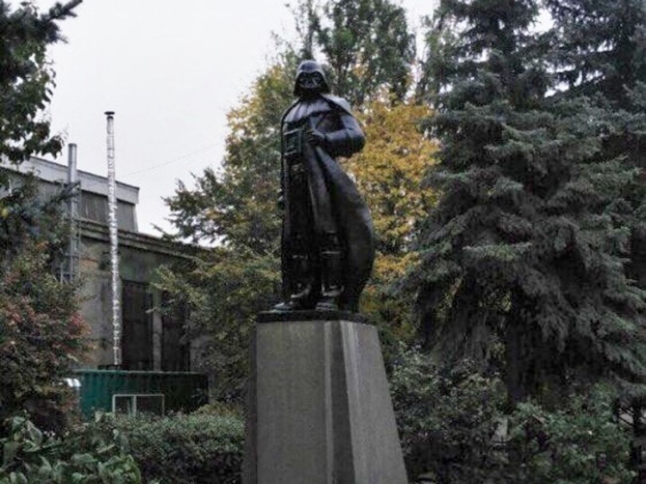 В Одессе появился памятник Дарту Вейдеру