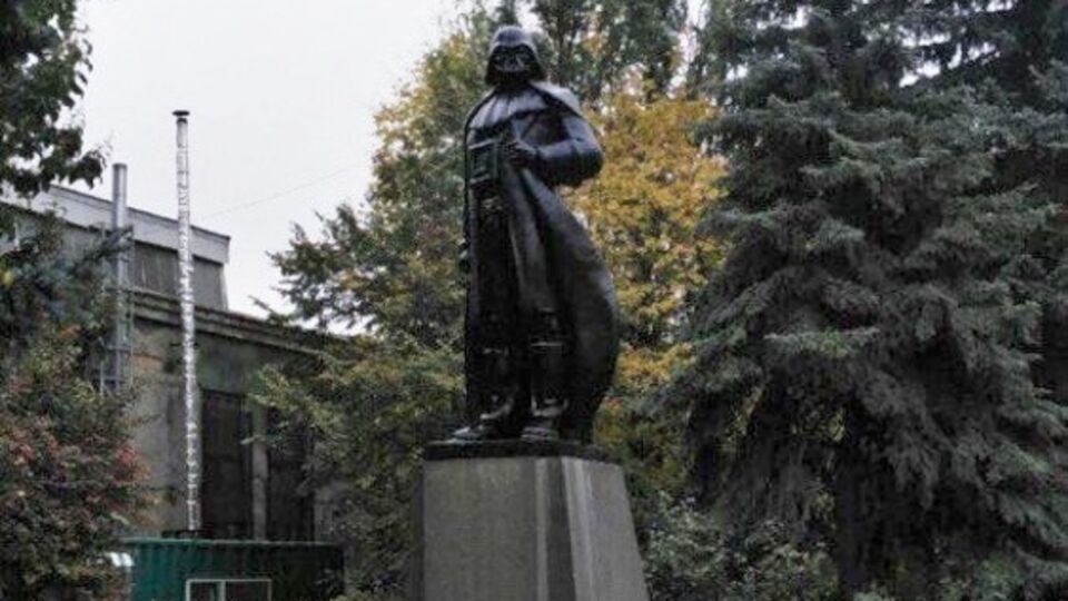 В Одессе появился памятник Дарту Вейдеру