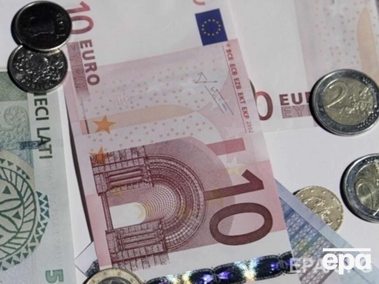 Курс гривны к евро и доллару вырос