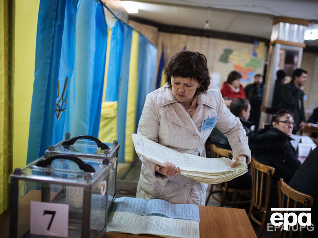 В Украине повторное голосование на выборах мэров крупных городов состоится 15 ноября, если победитель не будет определен в ходе голосования 25 октября