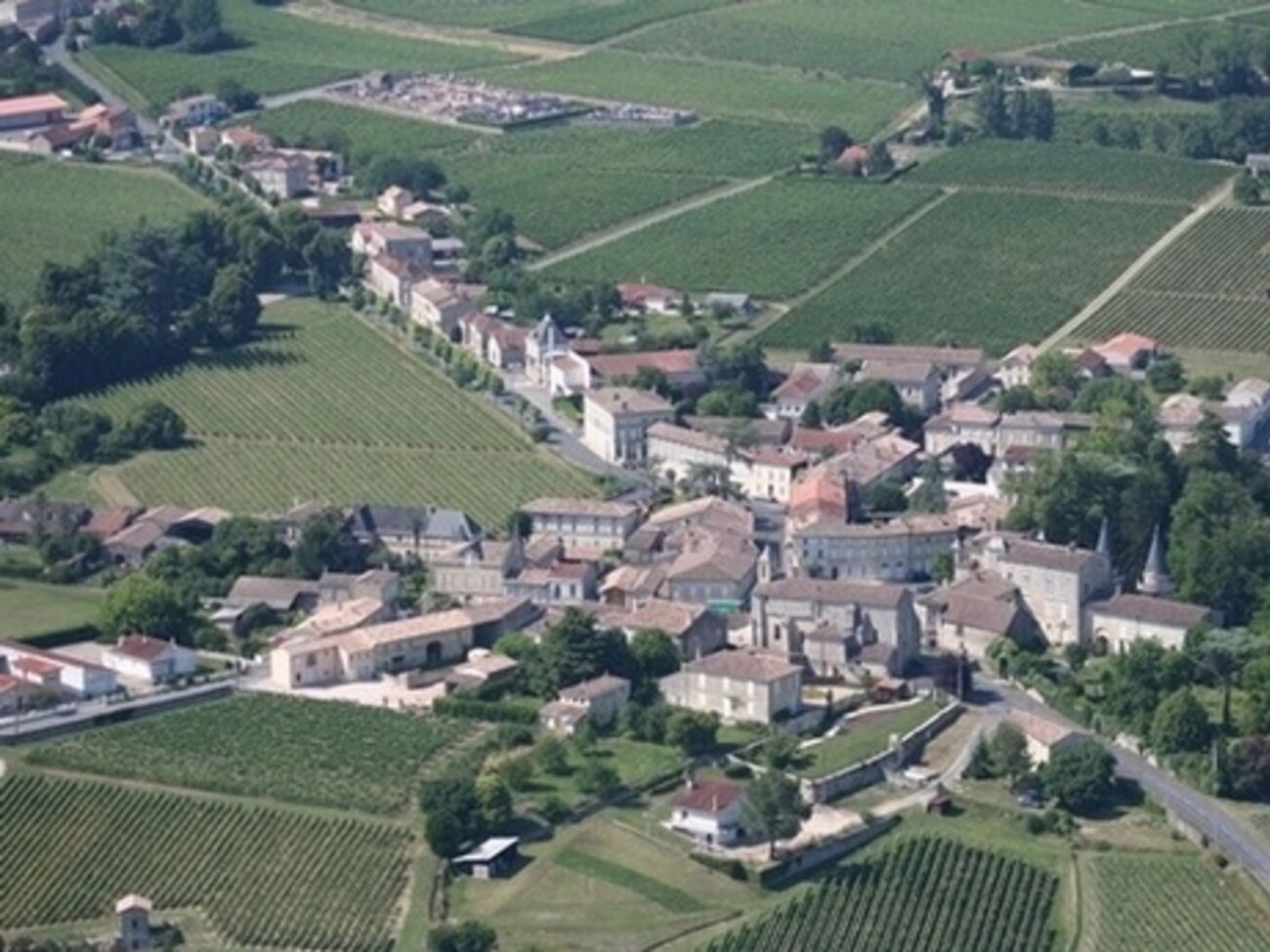 Авария произошла у деревни Пюсеген в департаменте Жиронда