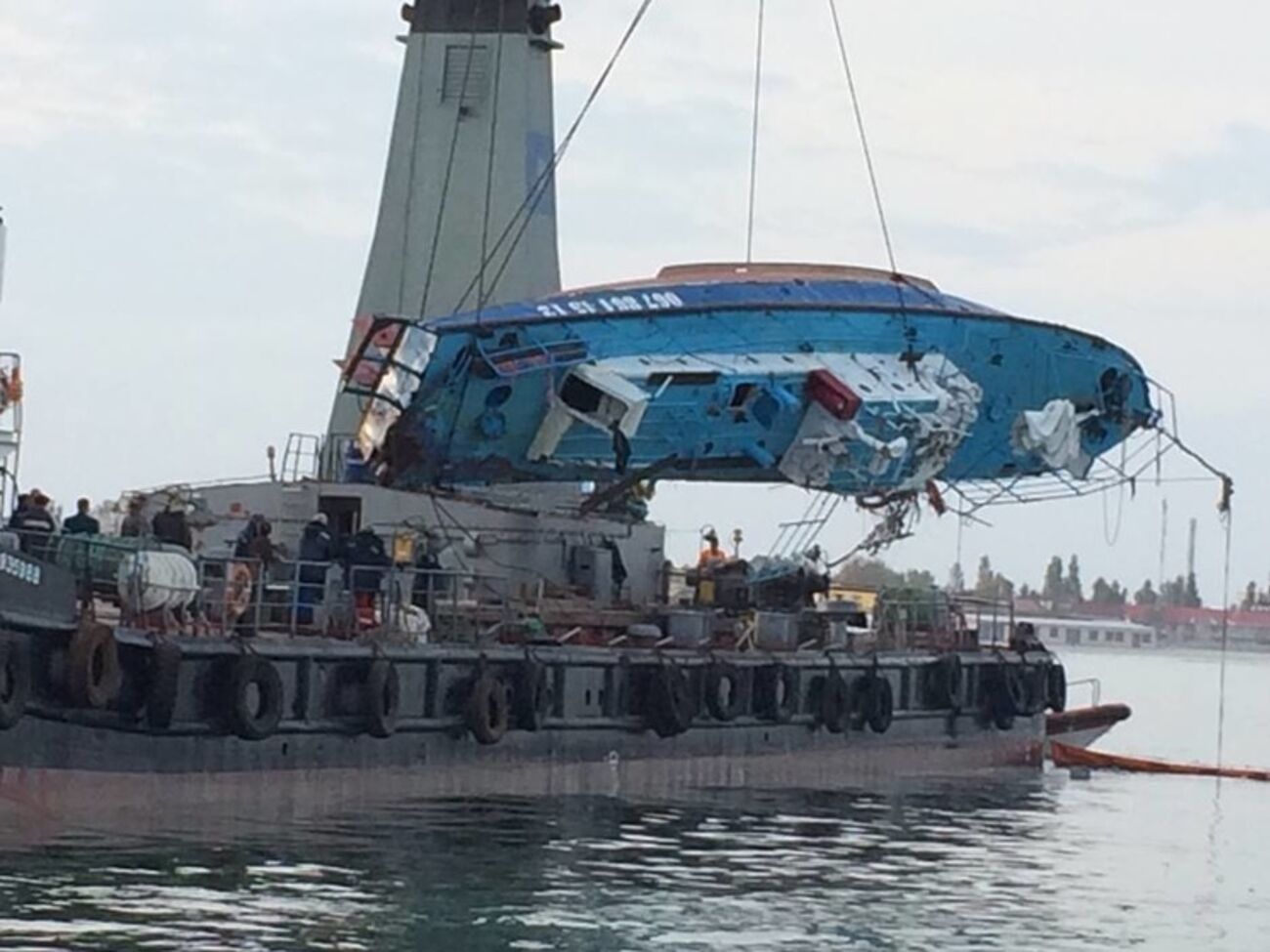 Пятерых пассажиров затонувшей "Иволги" до сих пор не нашли