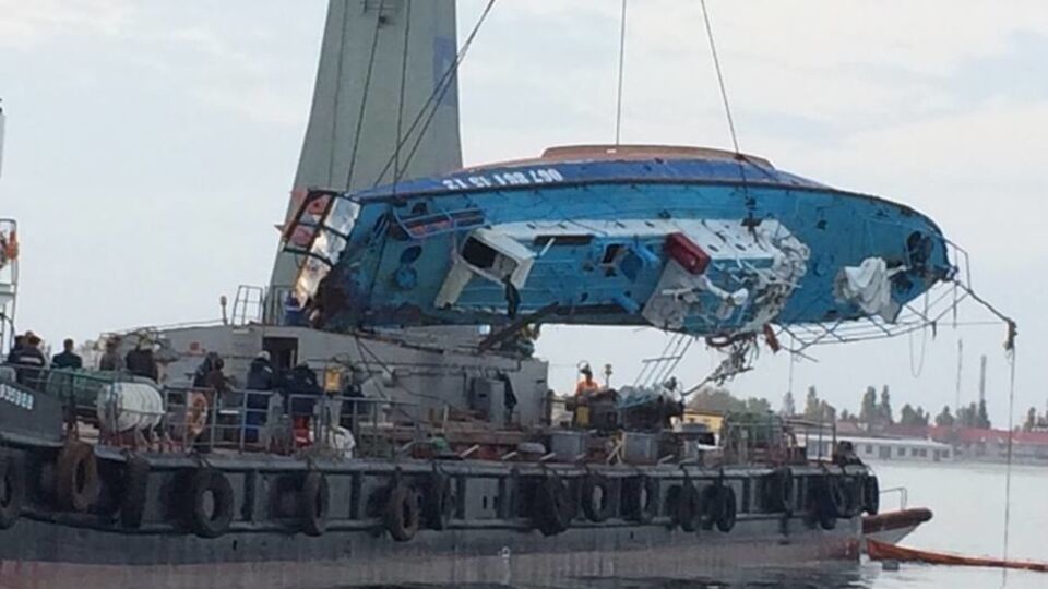 Пятерых пассажиров затонувшей "Иволги" до сих пор не нашли