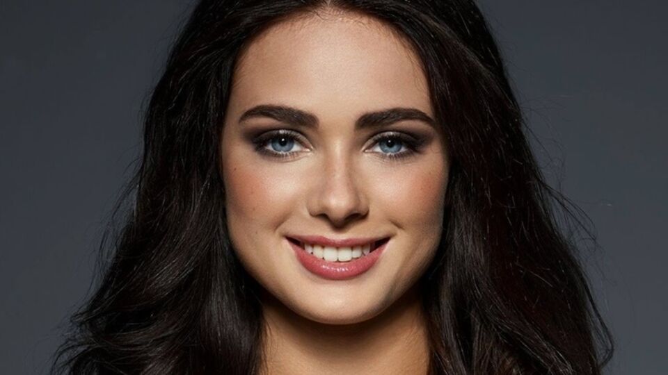 Столока в ролике акцентирует внимание на том, что самое важное --- мирное небо над головой