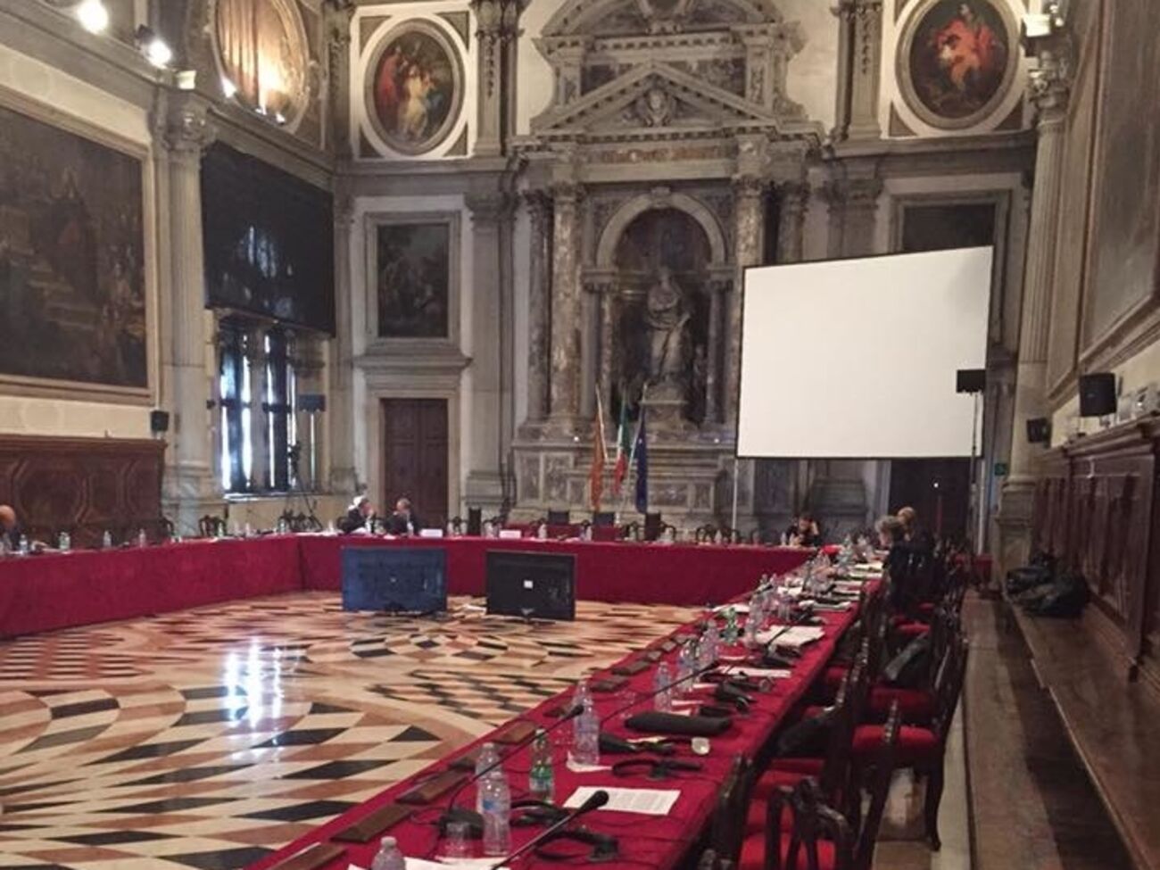 Зал пленарных заседаний Венецианской комиссии