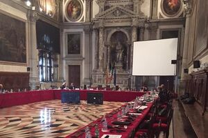 Зал пленарных заседаний Венецианской комиссии