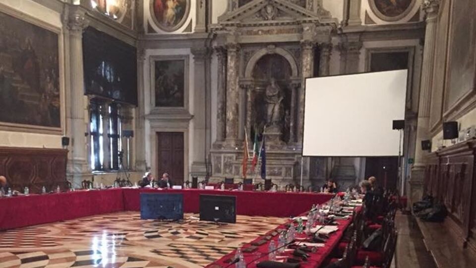 Зал пленарных заседаний Венецианской комиссии