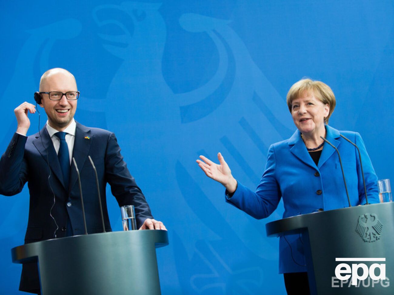 Меркель пообещала Украине помощь в переговорах с Россией