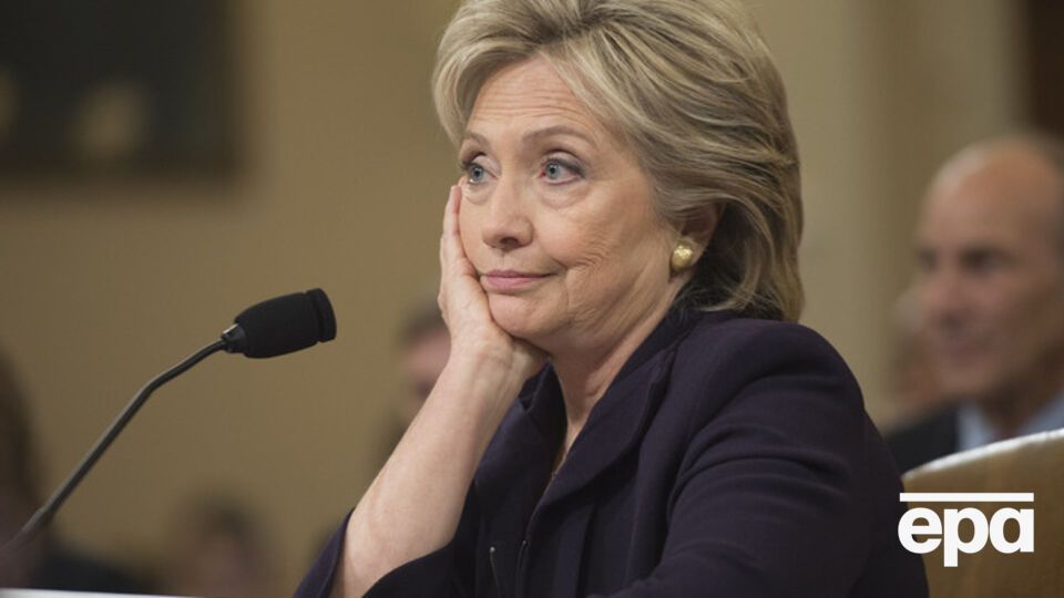 Клинтон заявила, что ей помогла йога