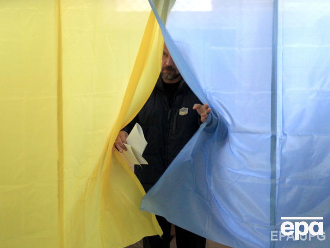 В Украине с полуночи запрещена предвыборная агитация