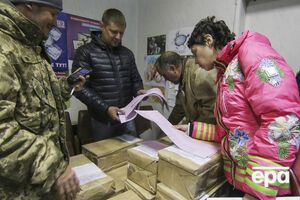 Активисты несколько дней блокировали типографию в Мариуполе, опасаясь, что испорченные бюллетени будут использованы для фальсификаций