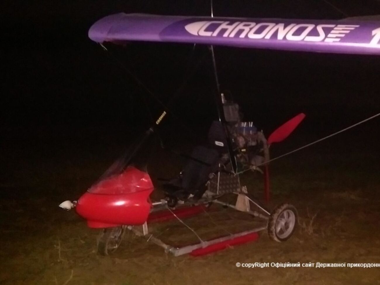 Пограничники задержали дельтаплан после его посадки в районе села Великая Добронь