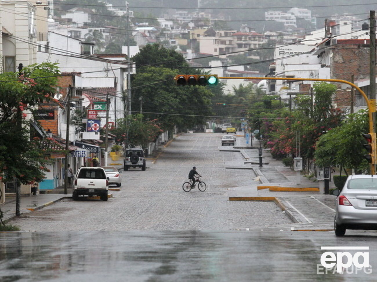 Ураган "Патрисия" ослаб